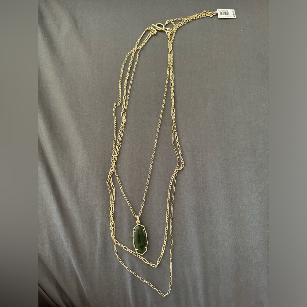 Kendra Scott necklace